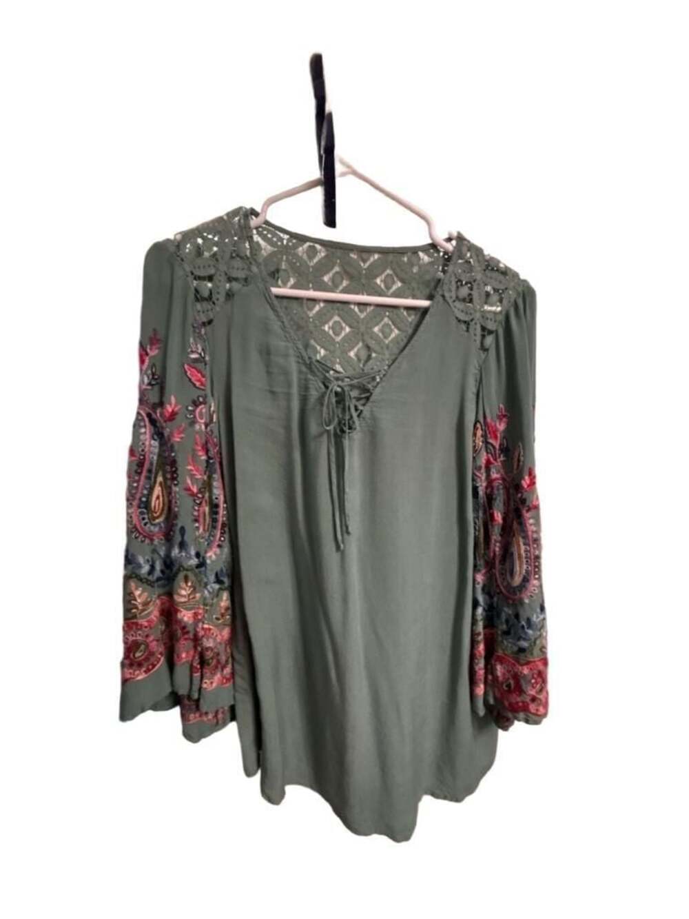 Mudd Women's Green Embroidered Lace Detail Peasant Blouse